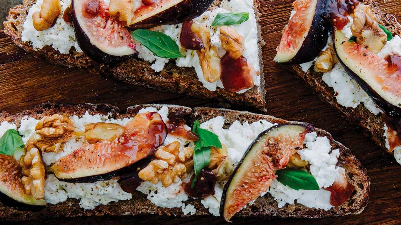 CHEESE SPREAD WITH FIG AND WALNUTS