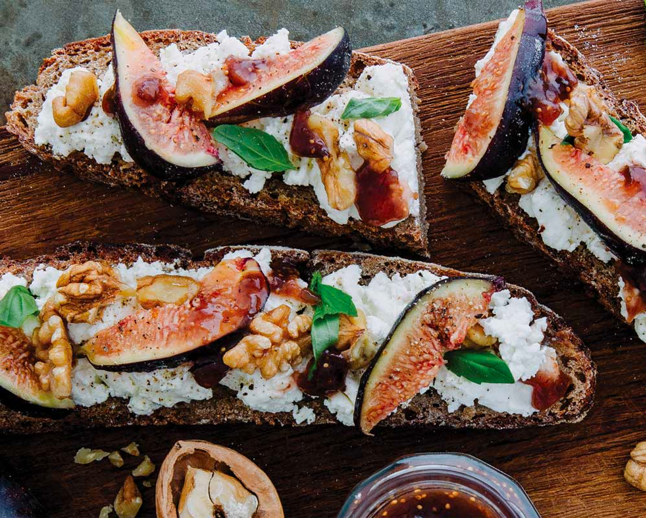 CHEESE SPREAD WITH FIG AND WALNUTS